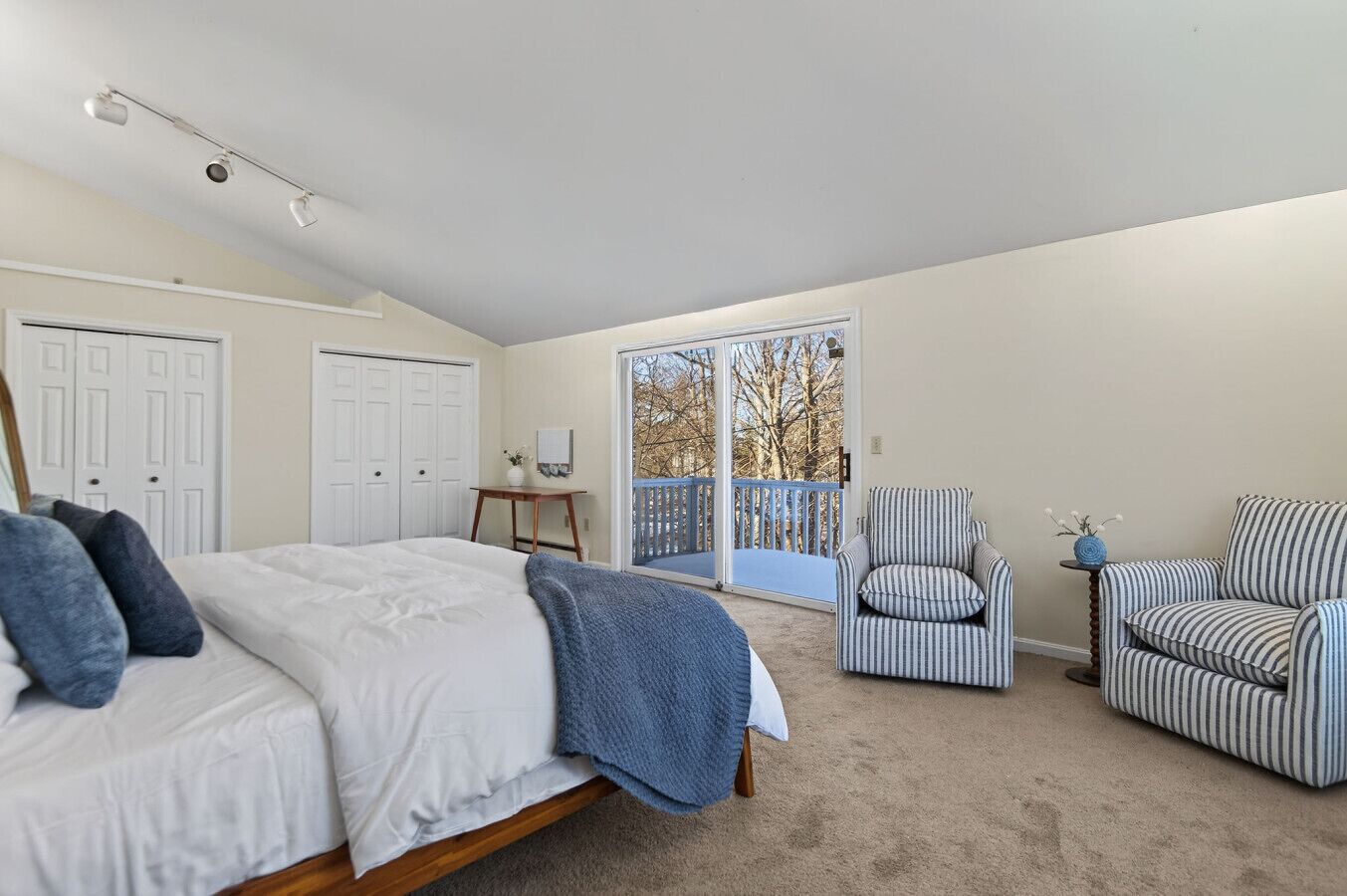 Bureau, Wi-Fi, literie fournie