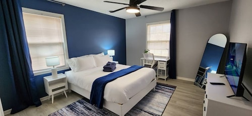 2BR Near Sherman College, Wi-Fi + Washer/Dryer