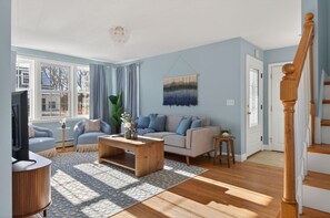 TV - Gorgeous Downtown Townhome - Walk to Beach (Old Orchard Beach)