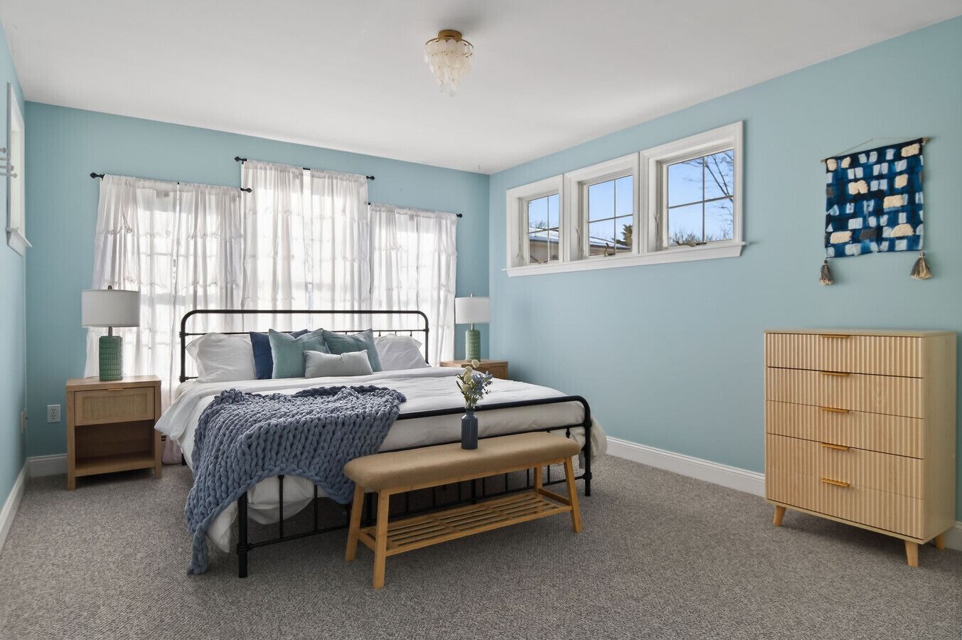 Desk, WiFi, bed sheets