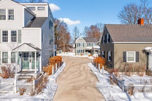 Exterior - Gorgeous Downtown Townhome - Walk to Beach (Old Orchard Beach)