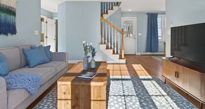 Gorgeous Downtown Townhome - Walk to Beach
