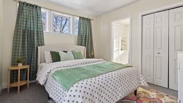 Escrivaninha, Wi-Fi, roupa de cama