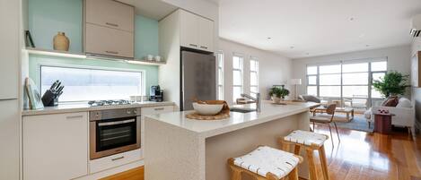 Kühlschrank, Ofen, Herdplatte, Geschirrspüler