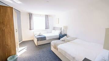 2 bedrooms, desk, iron/ironing board, travel cot