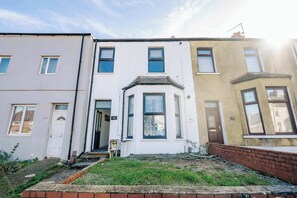 Exterior - Stylish 2-Bed Cardiff Home - Walk to City Centre (Cardiff)