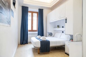 Doppia Classic, vista città | Una scrivania, Wi-Fi gratuito