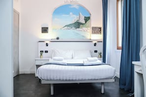 Classic Double Room, City View | Desk, free WiFi - Golfo di Orosei (Rome)