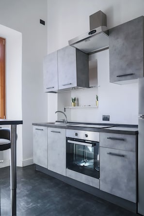 Oven, espresso maker, coffee/tea maker, cookware/dishes/utensils - Golfo di Orosei (Rome)