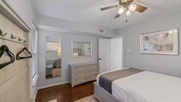 3 habitaciones, tabla de planchar con plancha, wifi y ropa de cama