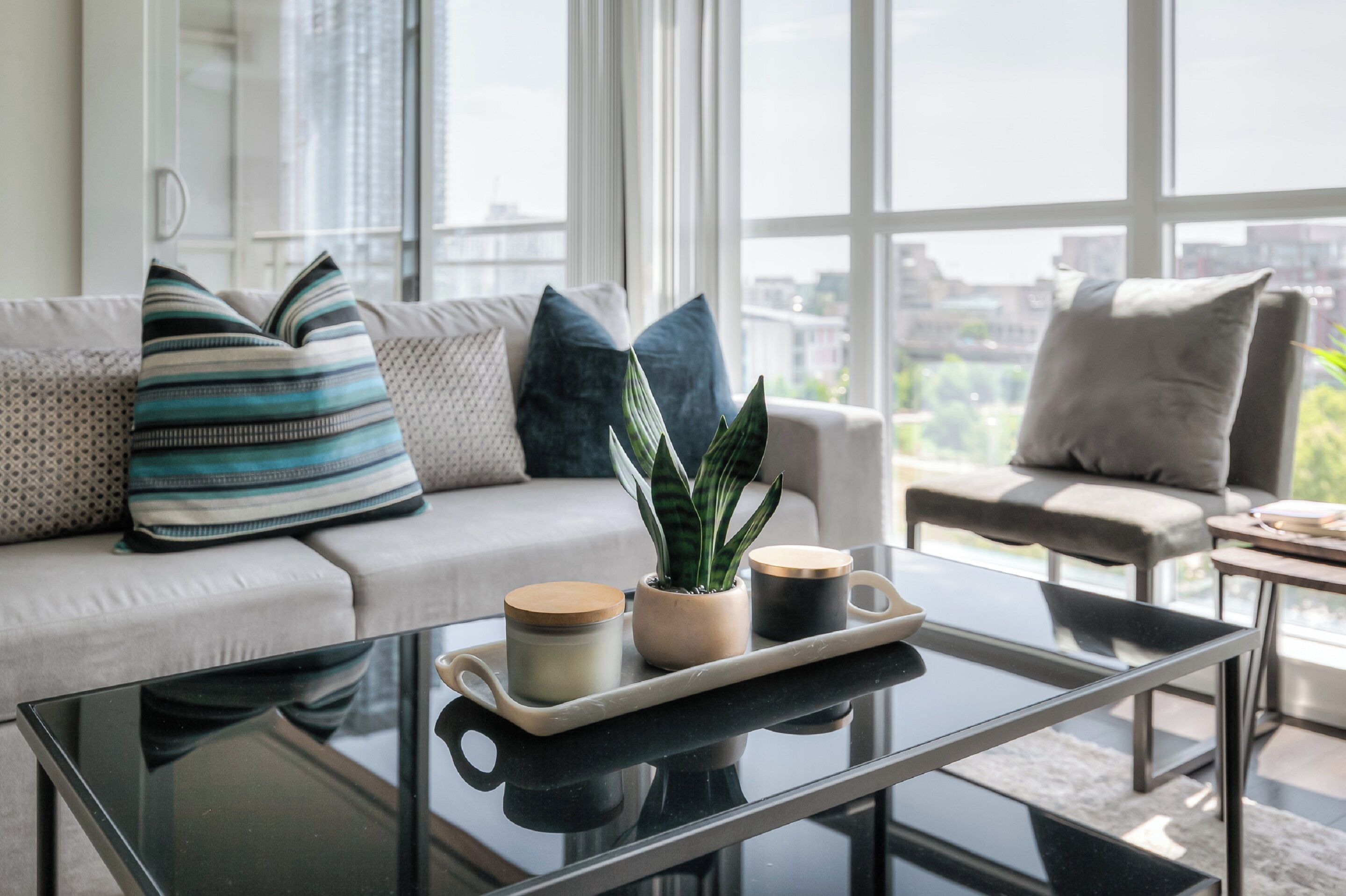 Classic Condo, Lake View | Living area