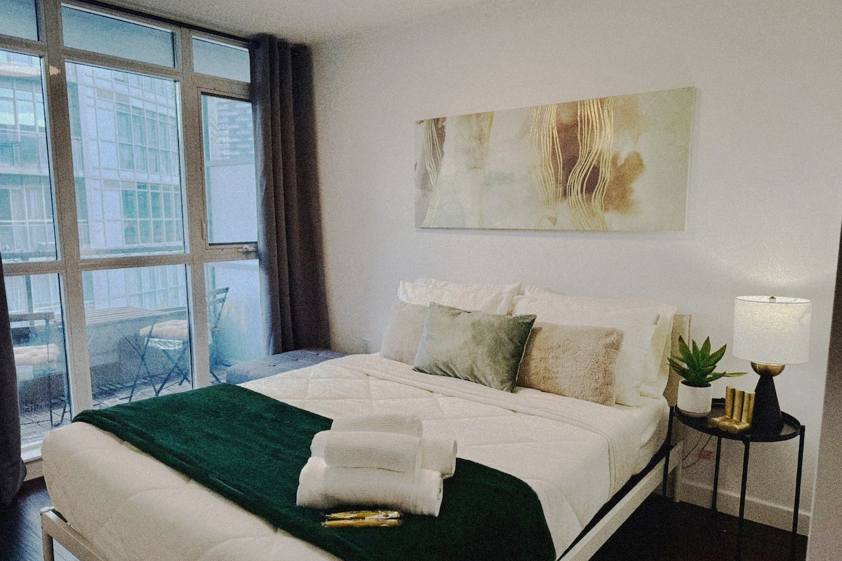 Classic Condo, City View | Free WiFi, bed sheets