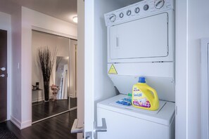 Classic Condo, Lake View | Bathroom | Towels, soap, shampoo, toilet paper - Waterfront Grand Apartments (Toronto)