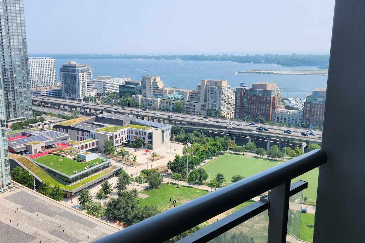 Phòng Suite có thiết kế đặc sắc, quang cảnh hồ | Quang cảnh ban công