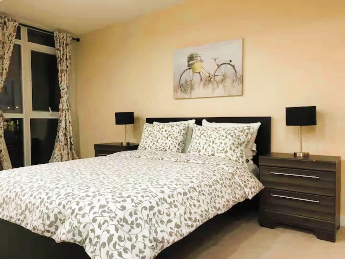 City Condo, City View | Free WiFi, bed sheets