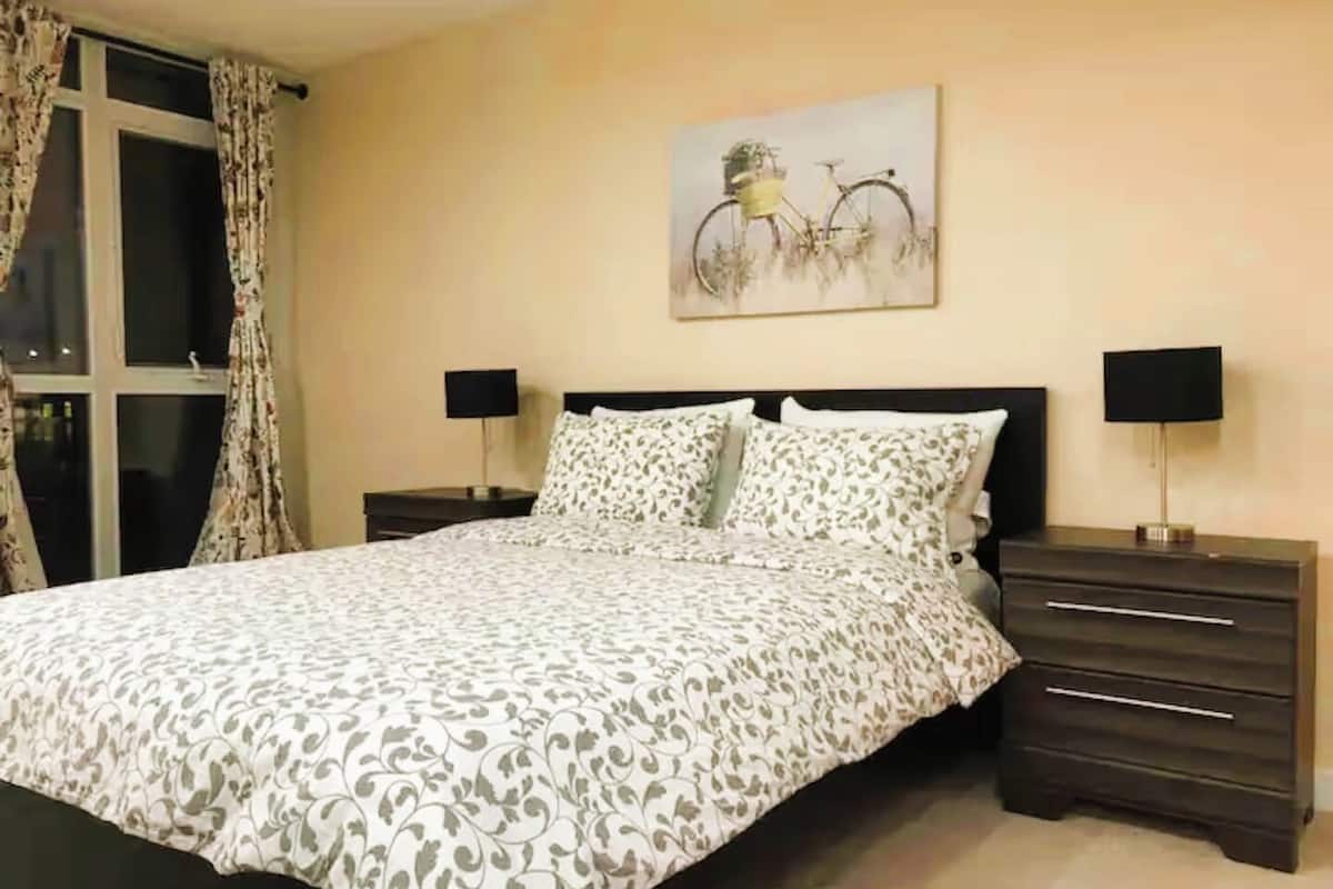 City Condo, City View | Free WiFi, bed sheets
