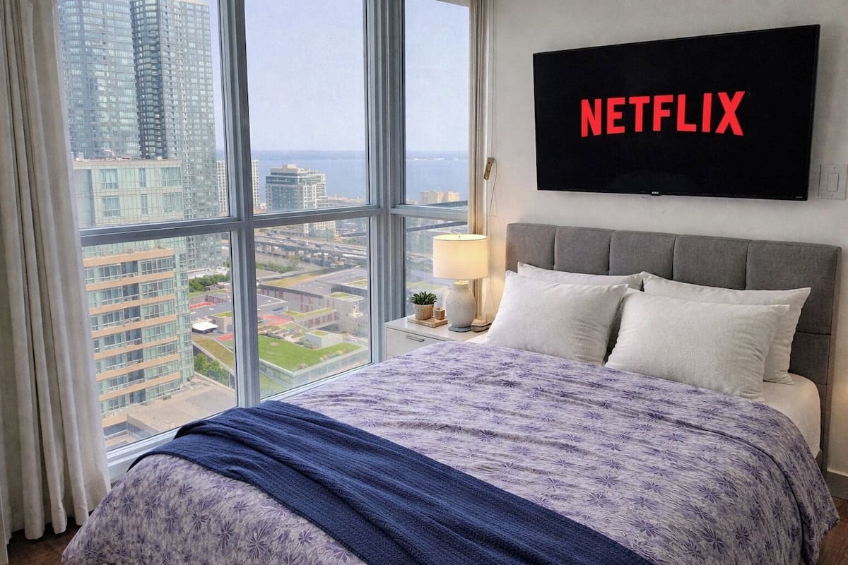 Design Suite, Lake View | Free WiFi, bed sheets