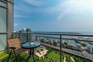 Penthouse Executive, quang cảnh hồ | Ban công