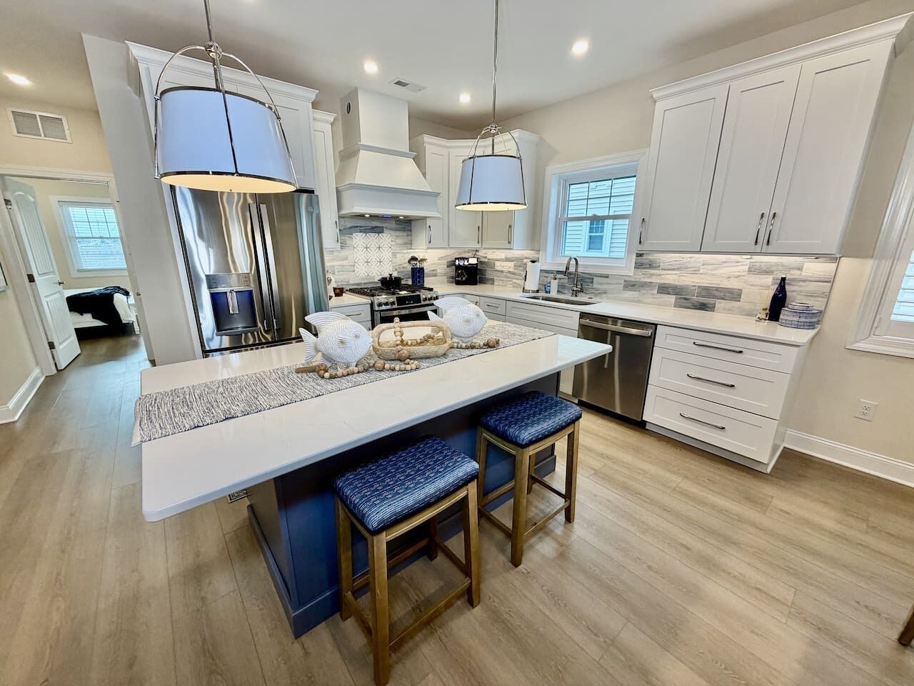 Køleskab, mikrobølgeovn, ovn, kogeplade