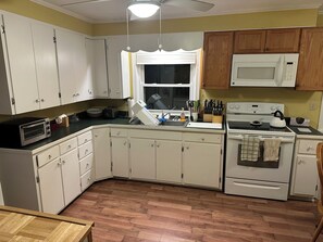 Private kitchen - 3-bedroom cottage in Mayville, NY near Chautauqua Institution's Main Gate. (Mayville)