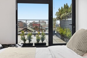 3 bedrooms, Internet, bed sheets - Skyline Penthouse- Views, Games 2 Parking Spaces (Merseyside)