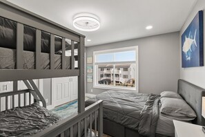 2 bedrooms, iron/ironing board, free WiFi, bed sheets - Paradise on the water.Walk to the beach. 2BD1.5Bth (Ocean City)