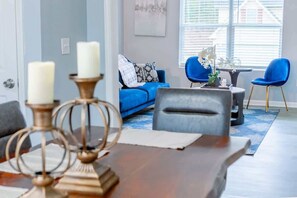 Interior - NEW! Modern Oak w/ 6BD|3BR Sleeps 12 (Fairburn)