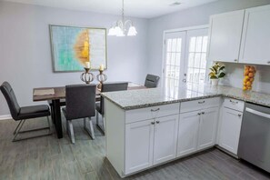 Dining - NEW! Modern Oak w/ 6BD|3BR Sleeps 12 (Fairburn)