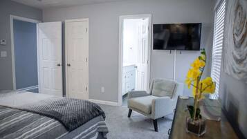 4 bedrooms, iron/ironing board, WiFi, bed sheets
