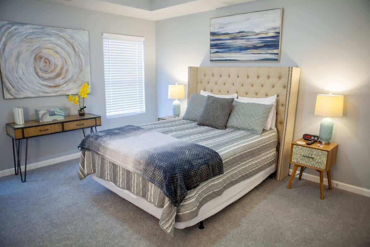 4 habitaciones, tabla de planchar con plancha, wifi y ropa de cama 