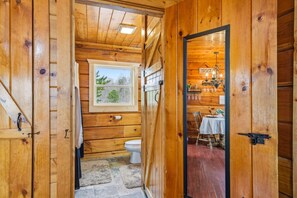 Interior - Hot Tub Retreat w/ Deck, Fast WiFi, Near Smokies (Sevierville)