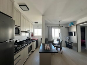 Departamento básico, balcón | Cocina privada