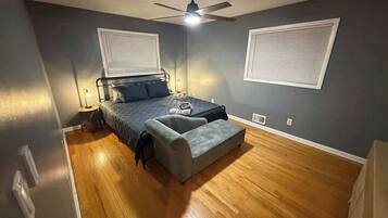 4 bedrooms, iron/ironing board, WiFi, bed sheets