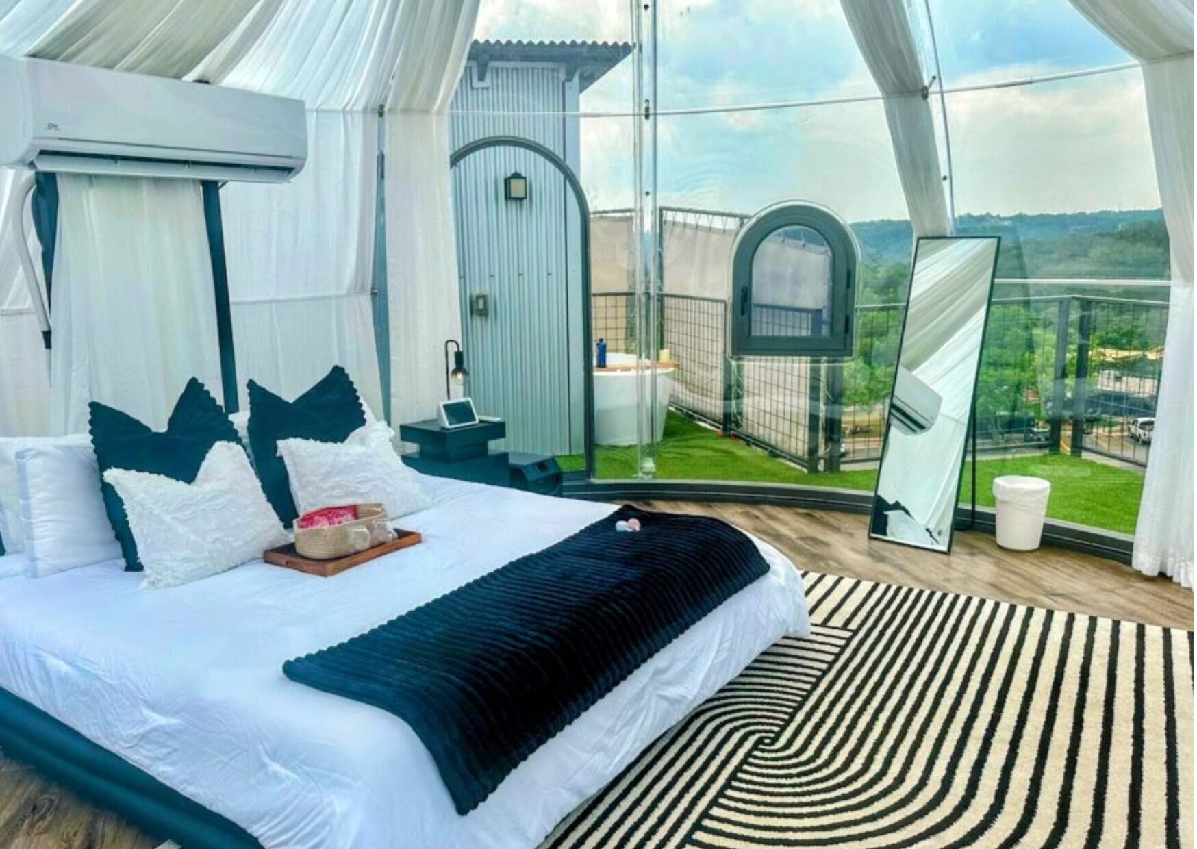 13 bedrooms, free WiFi, bed sheets