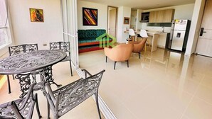 A modern apartment with a dining area, kitchen, and living space. - SUMMER APARTMENT IN SANTA FE DE ANTIOQUIA (Santa Fé de Antioquia)