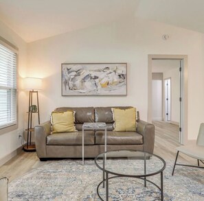 Living area - The Woodstock Ranch Retreat (Woodstock)