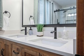 House, Multiple Beds, Patio, Garden View (Legacy Farm Retreat) | Bathroom - Legacy Farm Retreat Cozy Stay (Burlington)