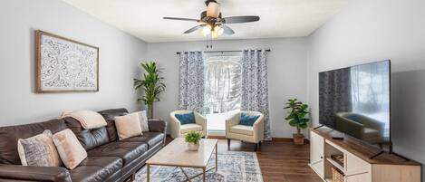 House, Multiple Beds, Patio, Garden View (Legacy Farm Retreat) | Living area
