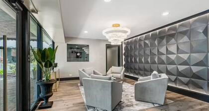 Modern Buckhead w/ 3BD/1BR Sleeps 6