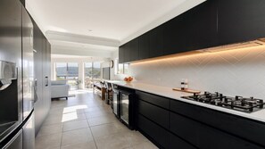 Microwave, oven, stovetop, dishwasher - Bay views with a secluded bush backdrop (HARDYS BAY)