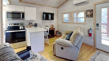 Studio (1 Bedroom) | Property amenity