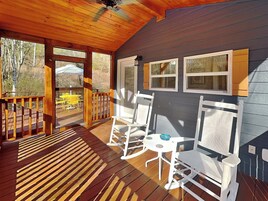 Studio (1 Bedroom) | Property amenity