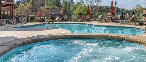 Condo (3 Bedrooms) | Property amenity