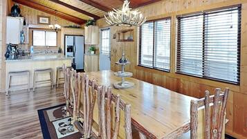 Studio (3 Bedrooms) | Property amenity