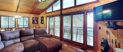 Studio (3 Bedrooms) | Front of property