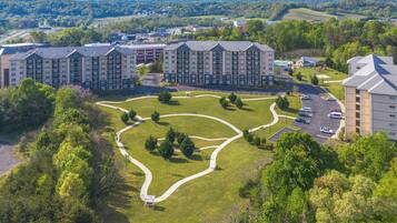 Condo (2 Bedrooms) | Property amenity
