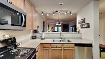 Condo (2 Bedrooms) | Property amenity