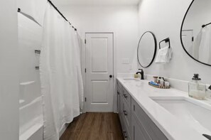 Luxe resortwoning, 3 slaapkamers, keuken | Badkamer | Een bad/douchecombinatie, gratis toiletartikelen, een haardroger
