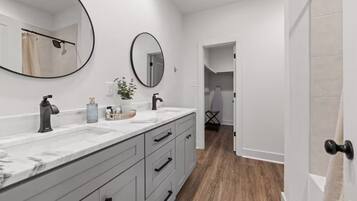 Lyxigt townhome - 3 sovrum - kök | Badrum | Badkar/dusch, gratis toalettartiklar, hÄrtork och handdukar