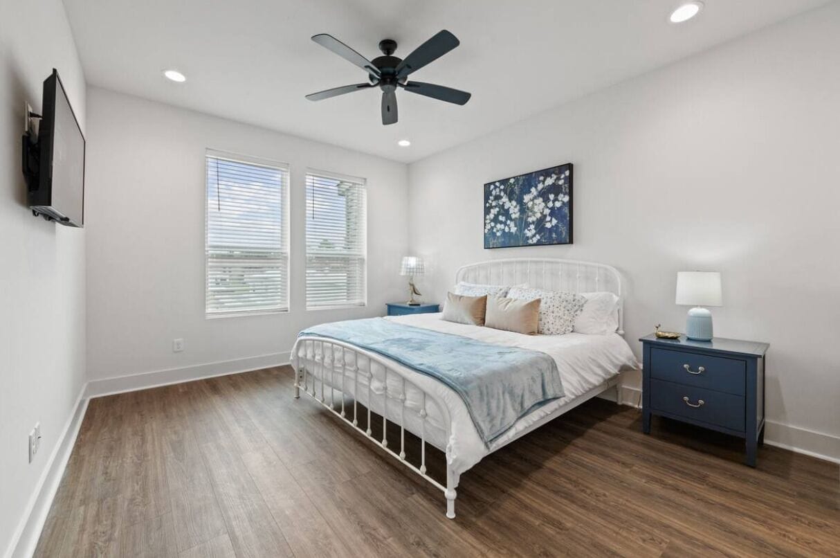 Luxury Townhome, 3 Bedrooms, Kitchen | Iron/ironing board, free WiFi